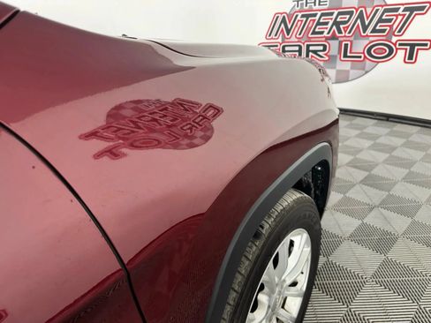 Used 2019 Jeep Cherokee Latitude w/ Popular Appearance Group FWD image 30