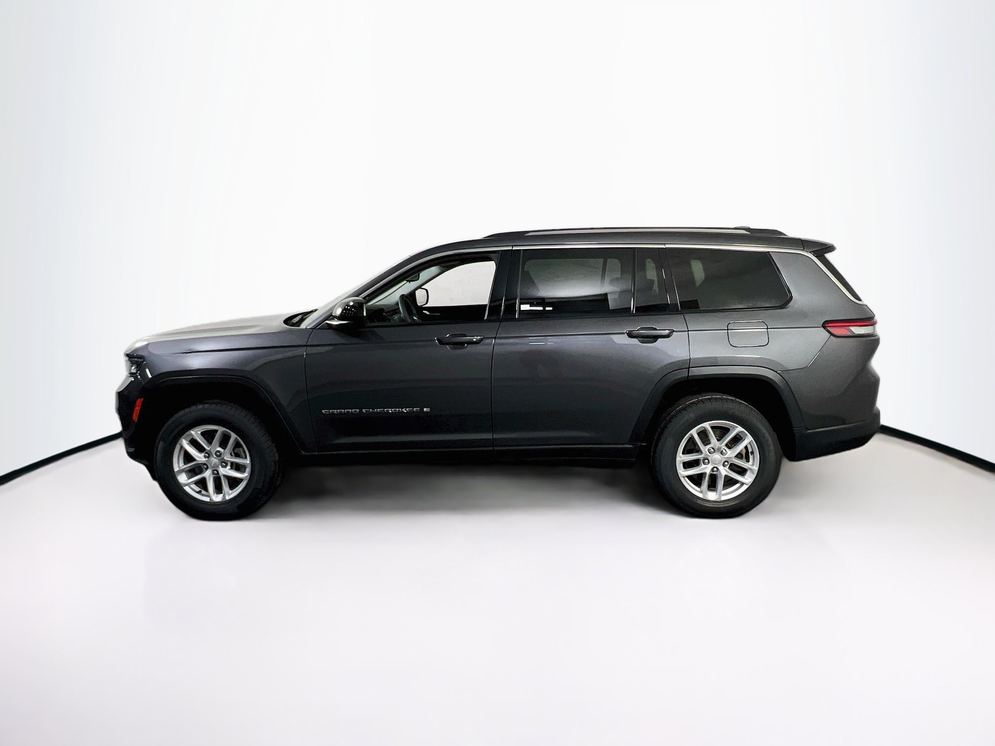 Used 2023 Jeep Grand Cherokee L Laredo w/ Luxury Tech Group I AWD/4WD image 8
