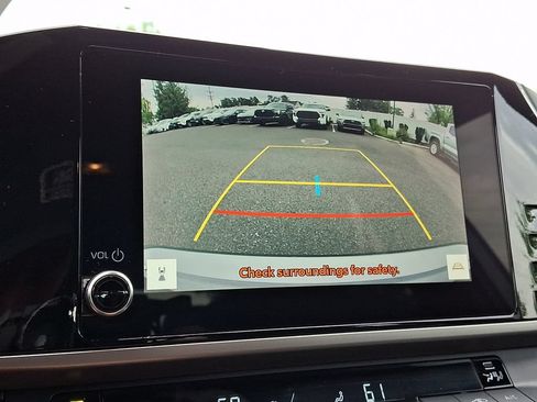 Used 2025 Toyota Camry SE FWD image 19