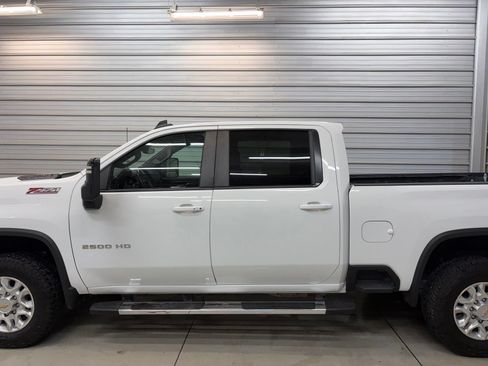 Used 2024 Chevrolet Silverado 2500 LT AWD/4WD image 9