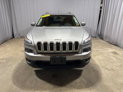 Used 2016 Jeep Cherokee Latitude w/ Cold Weather Group AWD/4WD image 2