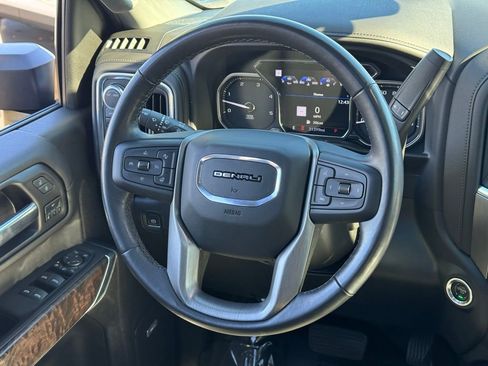 Used 2022 GMC Sierra 2500 Denali w/ Denali Black Diamond Edition image 14