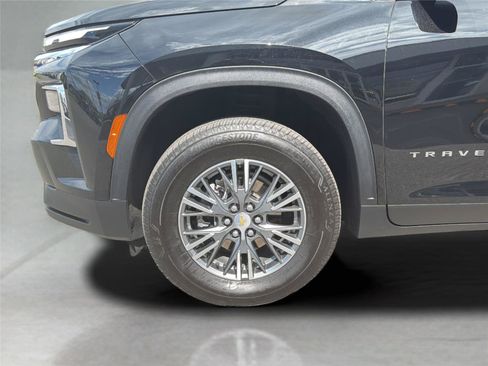 Used 2025 Chevrolet Traverse LT AWD/4WD image 42