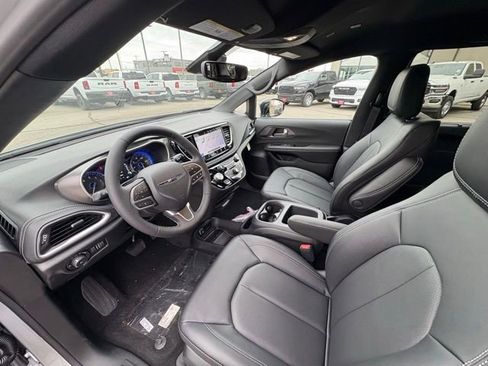 New 2026 Chrysler Pacifica Select image 12