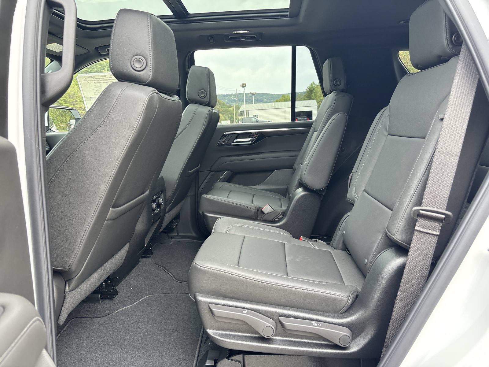 New 2027 Chevrolet Tahoe Z71 w/ Comfort Package AWD/4WD image 25