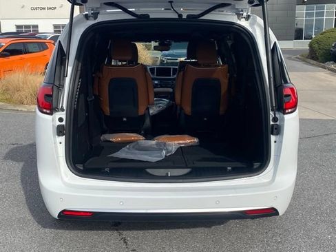 New 2026 Chrysler Pacifica Pinnacle AWD/4WD image 7