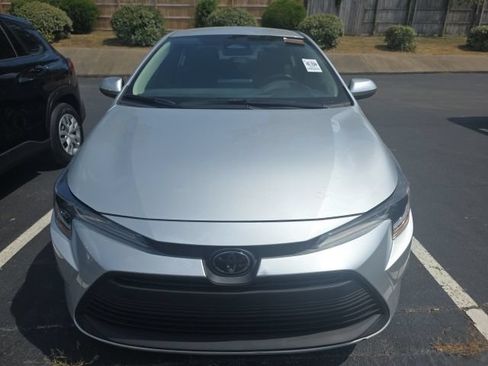 Used 2024 Toyota Corolla LE w/ LE Convenience Package FWD image 2