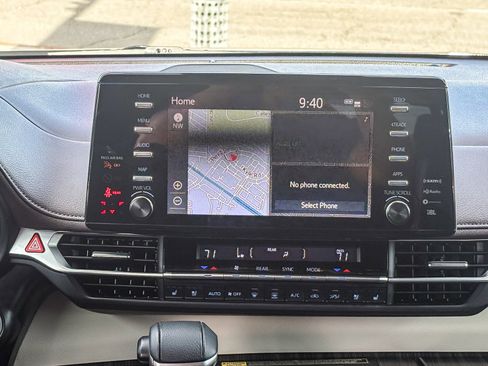 Used 2022 Toyota Sienna Platinum image 17