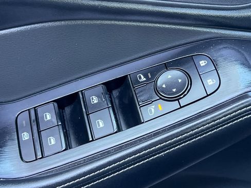 Used 2025 Nissan Rogue SV image 14