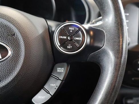 Used 2019 Kia Soul + image 17