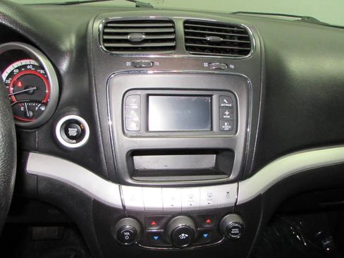 Used 2017 Dodge Journey SE w/ Flexible Seating Group image 19