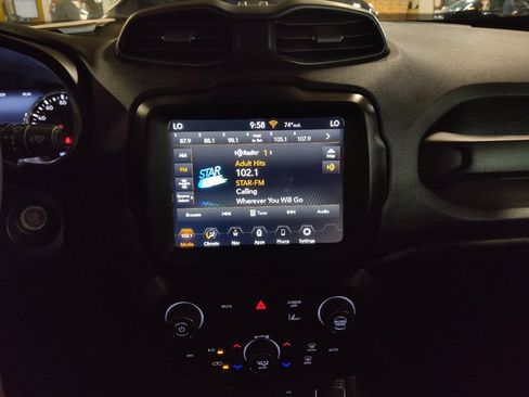 Used 2023 Jeep Renegade Latitude image 25