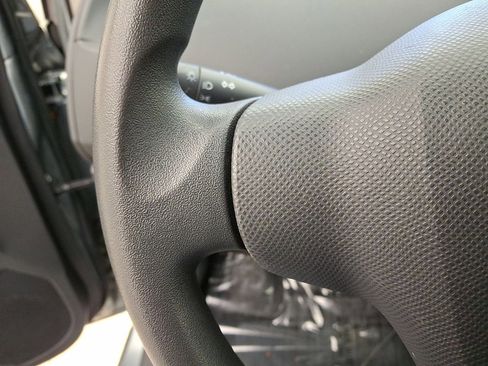 Used 2010 Toyota Yaris 4-Door Hatchback image 17