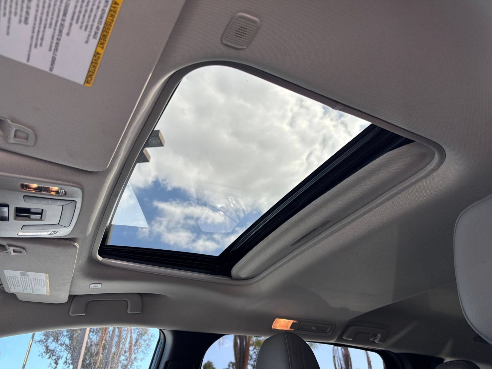 Used 2025 Toyota Sienna XLE FWD image 29