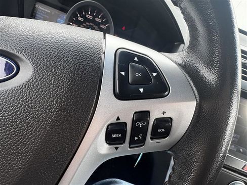 Used 2013 Ford Explorer XLT image 16
