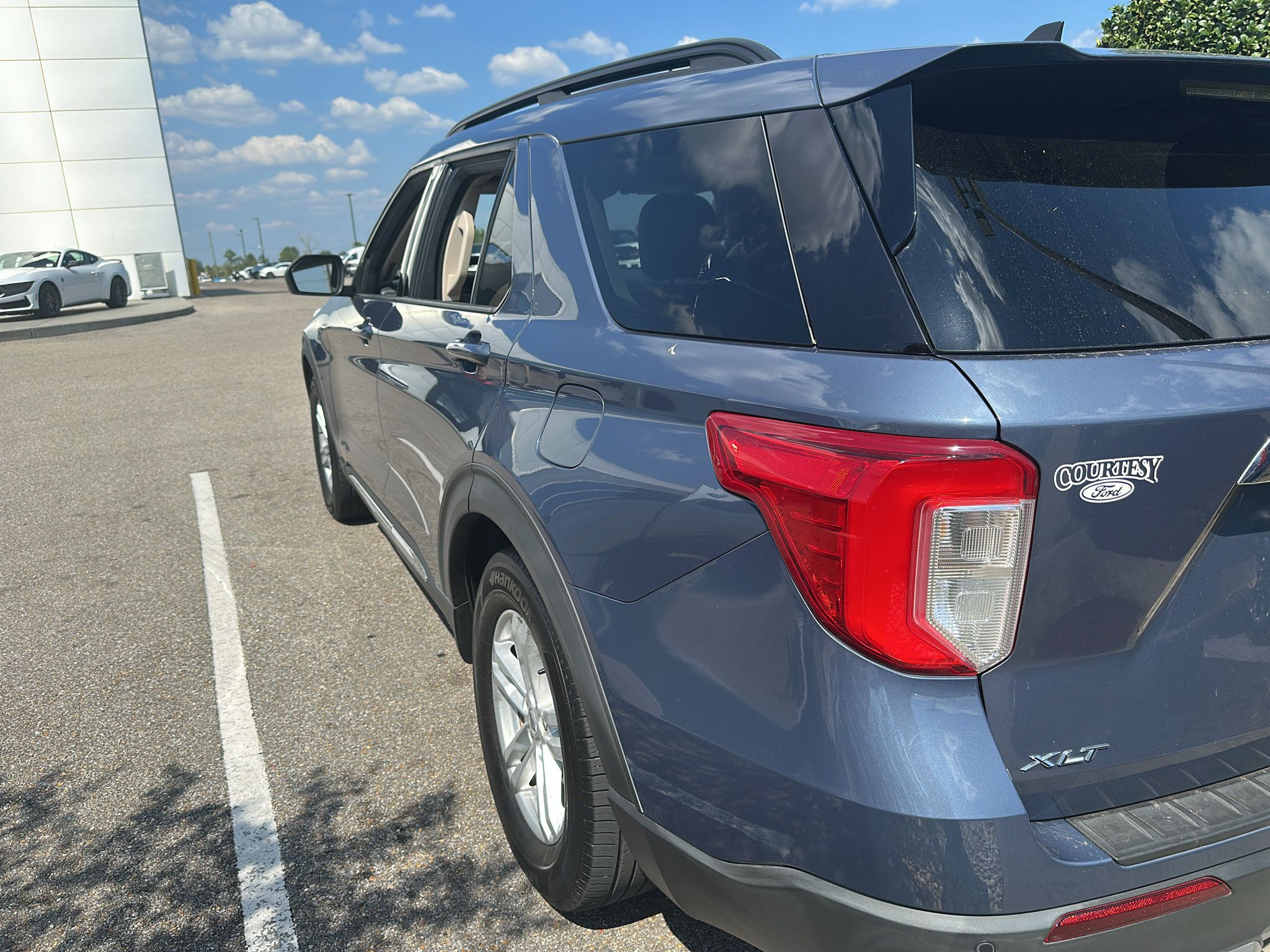 Used 2021 Ford Explorer XLT w/ Equipment Group 202A RWD image 4