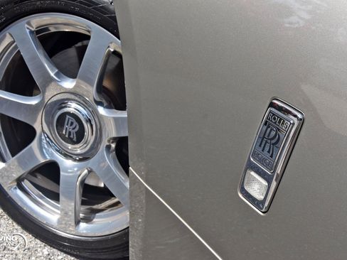 Used 2015 Rolls-Royce Wraith image 19