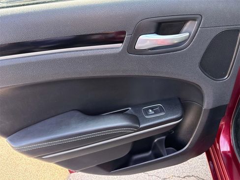 Used 2023 Chrysler 300 S image 7