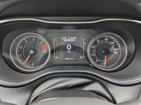 Used 2019 Jeep Cherokee Latitude w/ Popular Appearance Group FWD image 3