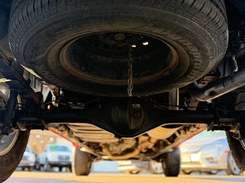 Used 2016 Toyota Tacoma TRD Sport image 98