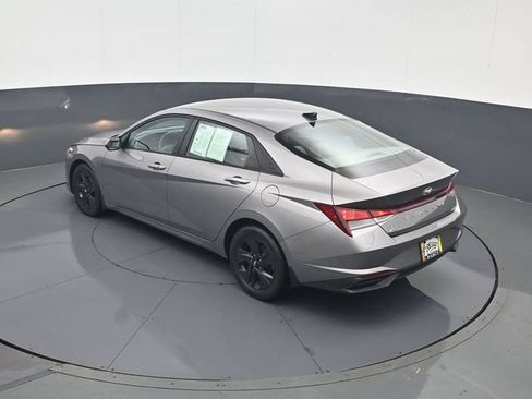 Used 2022 Hyundai Elantra SEL w/ Convenience Package FWD image 19