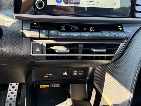 Used 2025 Toyota Camry SE image 25