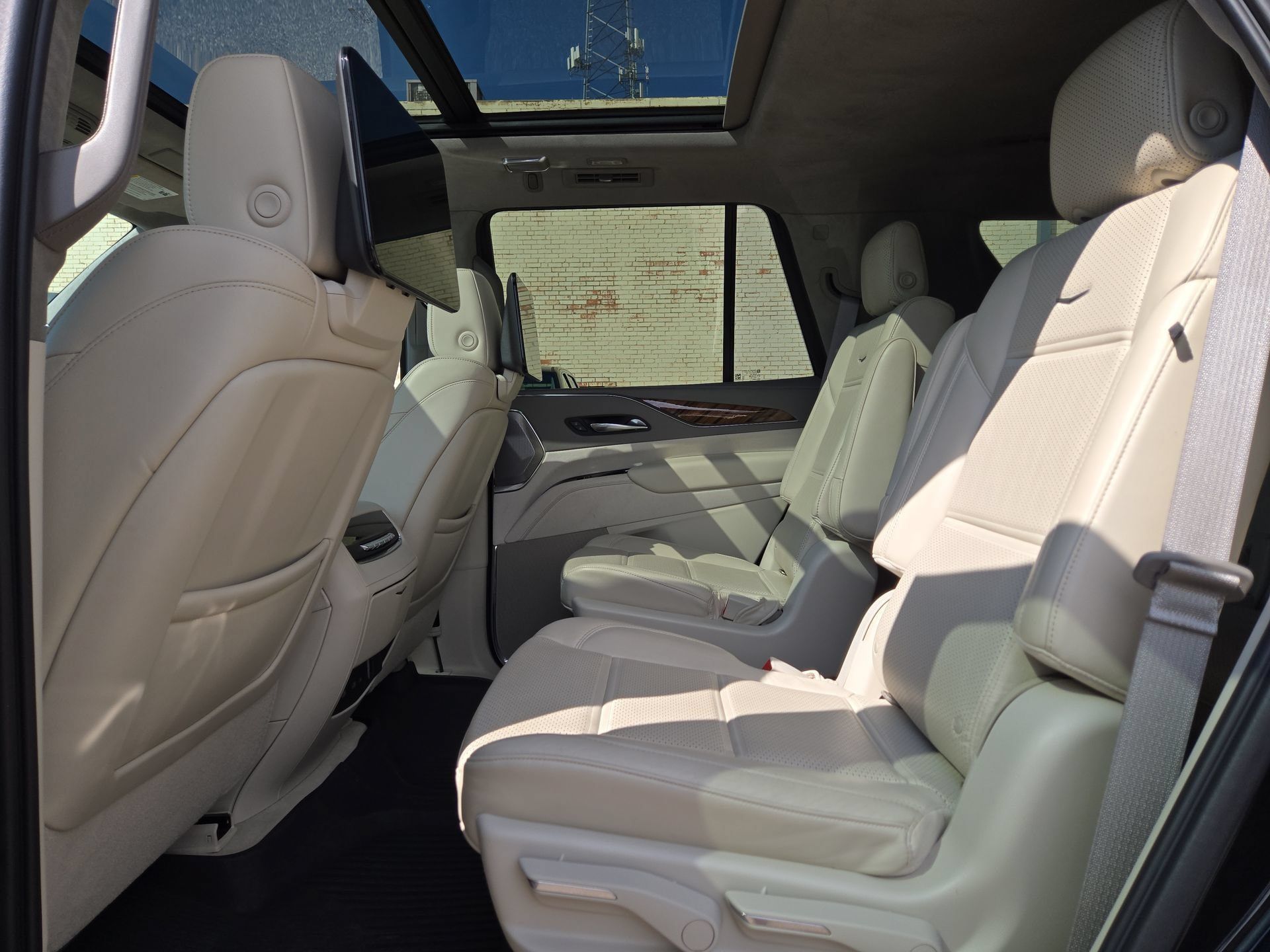 Used 2021 Cadillac Escalade Premium Luxury Platinum AWD/4WD image 13