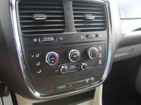 Used 2019 Dodge Grand Caravan SXT FWD image 22