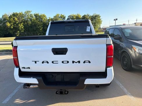 Used 2024 Toyota Tacoma SR5 AWD/4WD image 5