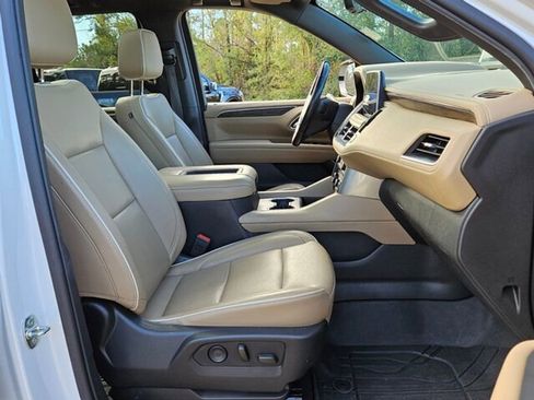 Used 2021 Chevrolet Tahoe Premier w/ Premium Package image 16