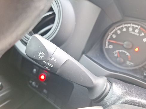 Used 2022 Toyota Tacoma SR image 24