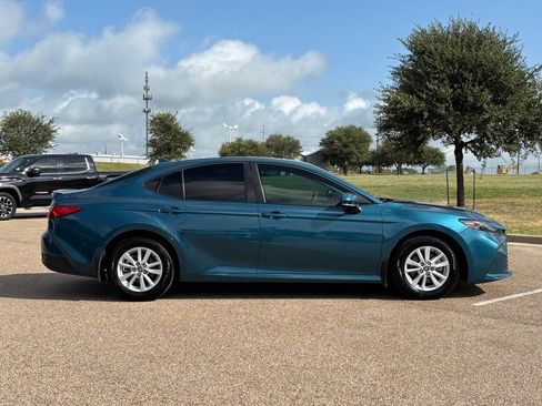 Used 2025 Toyota Camry LE FWD image 5