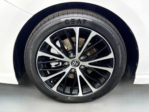 Used 2020 Toyota Camry SE image 37