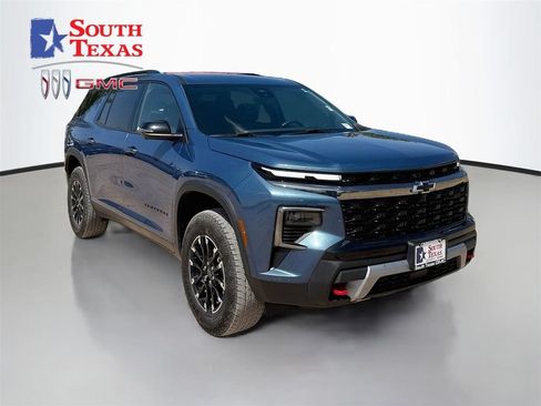 Used 2025 Chevrolet Traverse Z71 w/ Driver Confidence Package AWD/4WD image 1