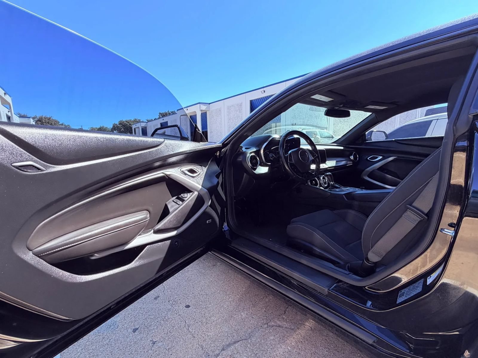 Used 2020 Chevrolet Camaro LT w/ Technology Package RWD image 9