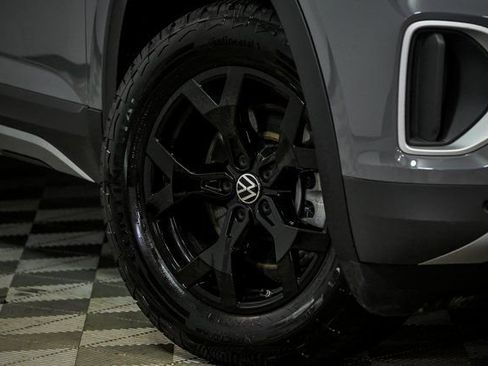 Certified 2025 Volkswagen Atlas Peak Edition SE image 3