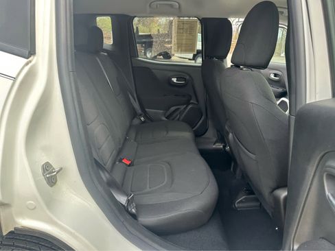 Used 2020 Jeep Renegade Latitude w/ Cold Weather Group image 23