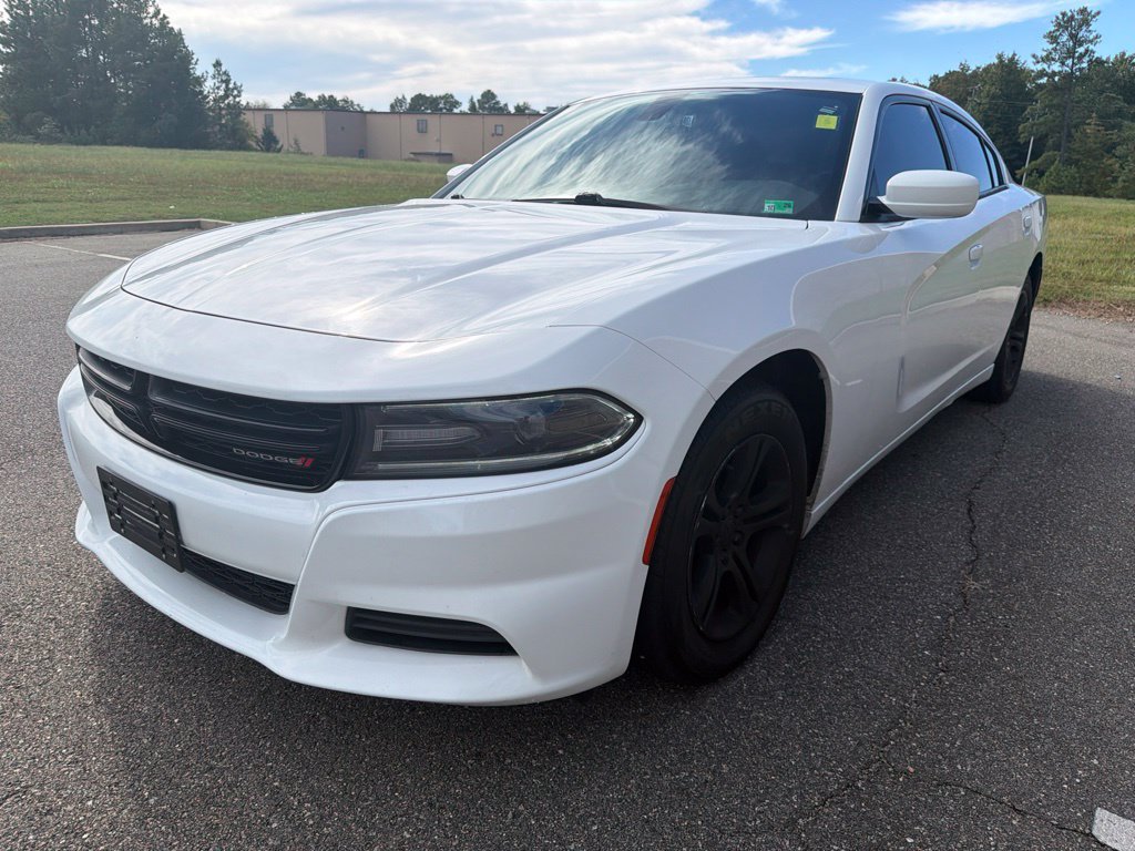 Used 2020 Dodge Charger SXT w/ Leather Interior Group RWD image 3