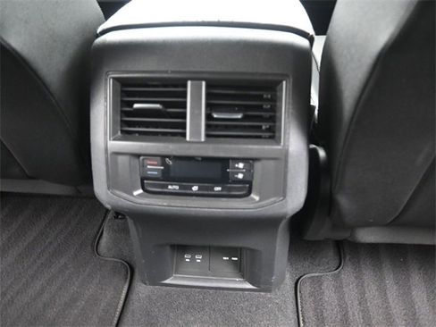 Used 2023 Volkswagen Atlas SE image 25