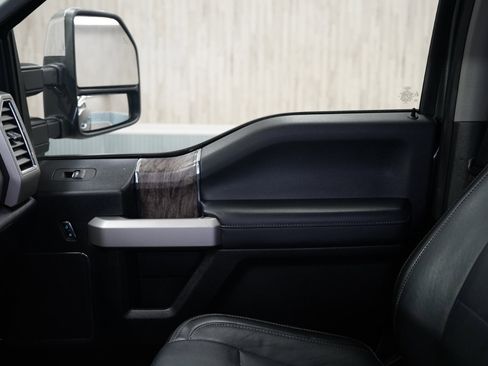 Used 2017 Ford F350 Lariat w/ Chrome Package image 32