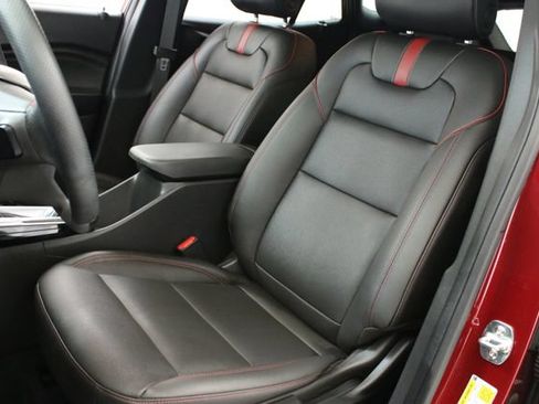 Used 2025 Chevrolet Trax RS w/ Driver Confidence Package FWD image 23