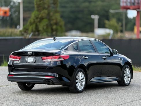 Used 2018 Kia Optima LX w/ 17" Alloy Wheels Package FWD image 9