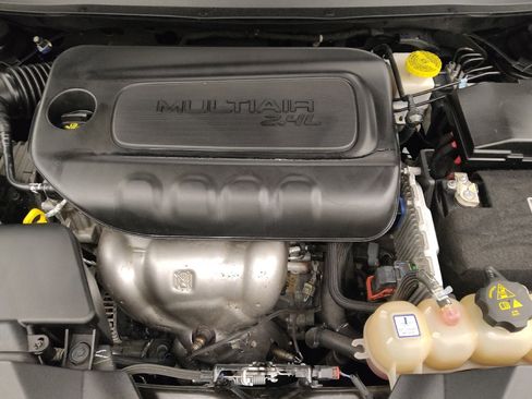 Used 2019 Jeep Cherokee Latitude w/ Popular Appearance Group image 30