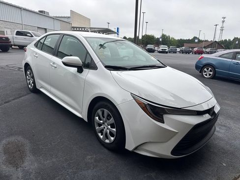 Used 2024 Toyota Corolla LE FWD image 2