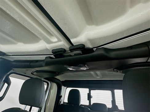 Used 2023 Jeep Gladiator Mojave w/ Cold Weather Group image 21