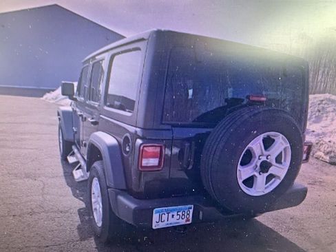 Used 2022 Jeep Wrangler Unlimited Sport image 4