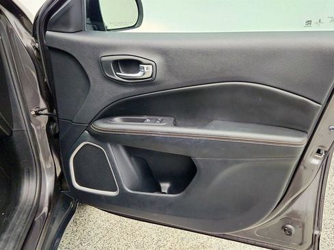 Used 2020 Jeep Compass Latitude image 25