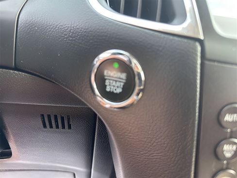 Used 2020 Ford Edge Titanium image 23