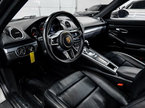 Used 2022 Porsche 718 Cayman image 3