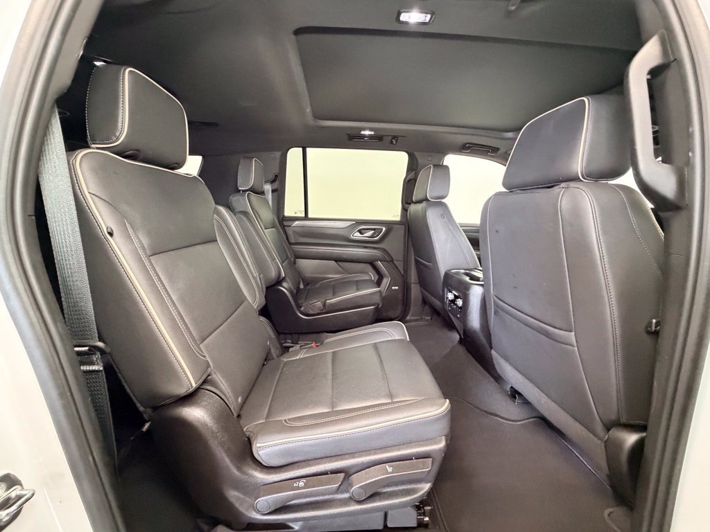 Used 2024 GMC Yukon XL SLT w/ SLT Luxury Package AWD/4WD image 10